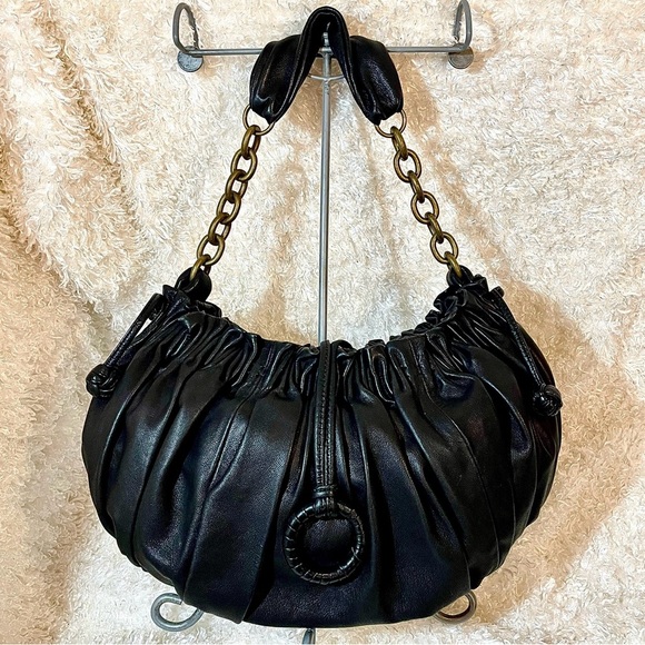 Vintage Like New BcbgMaxAzria Genuine Leather black shoulder bag pleated medium - Picture 3 of 13